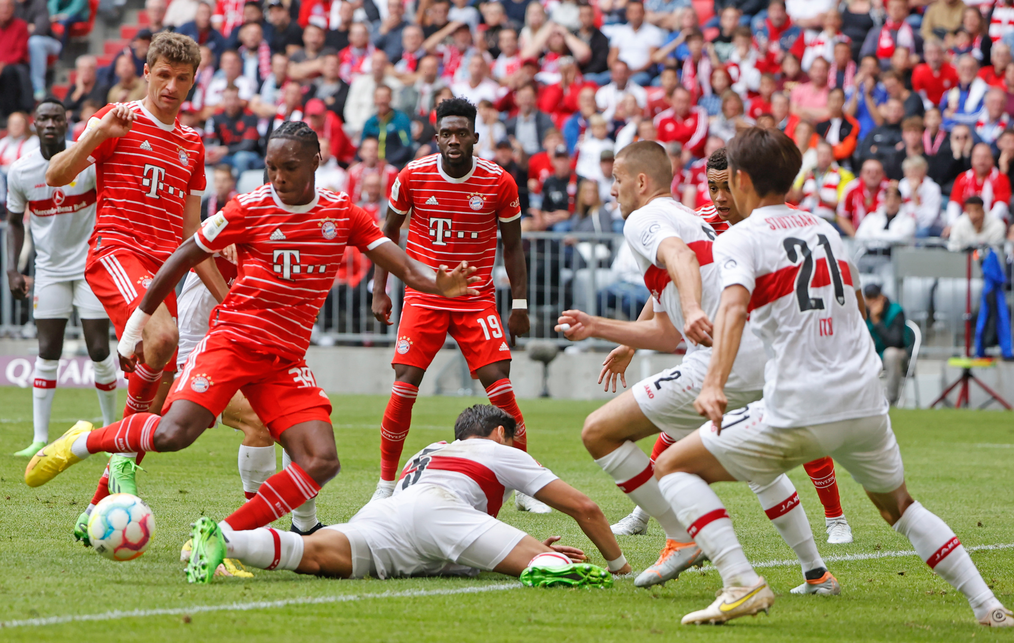 拜仁完胜日本，佩德里统治全场