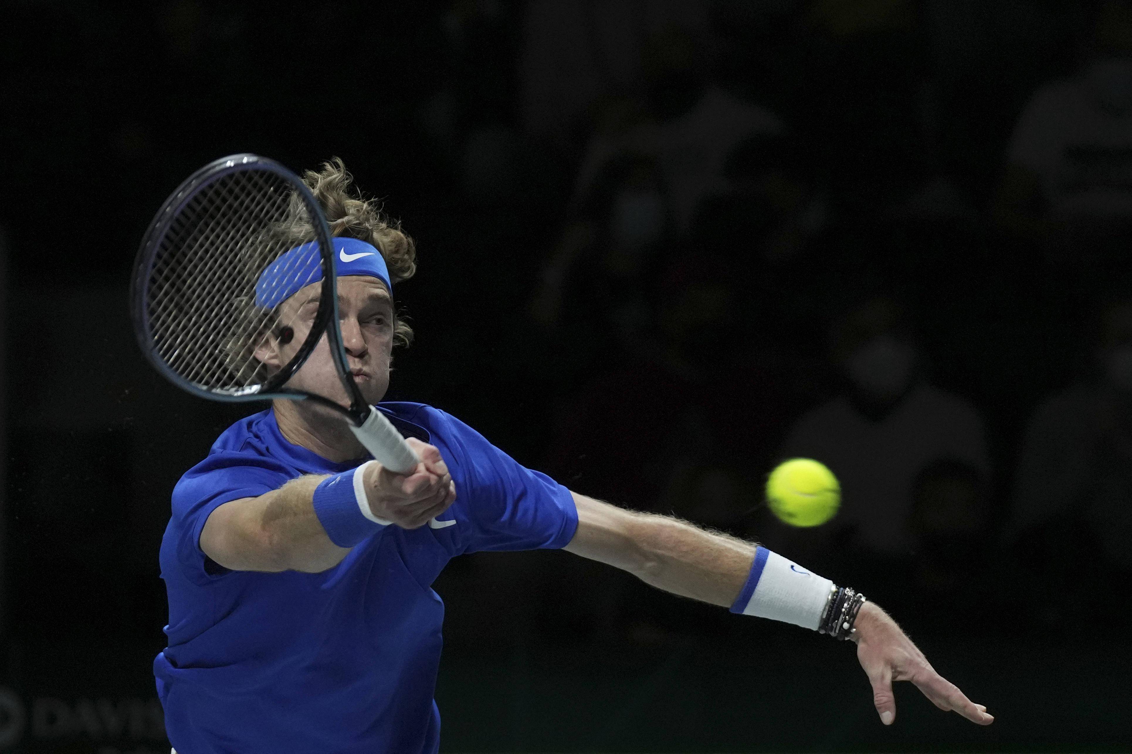 西班牙网球队轻取日本网球队，克耶高斯三分雨点燃全场