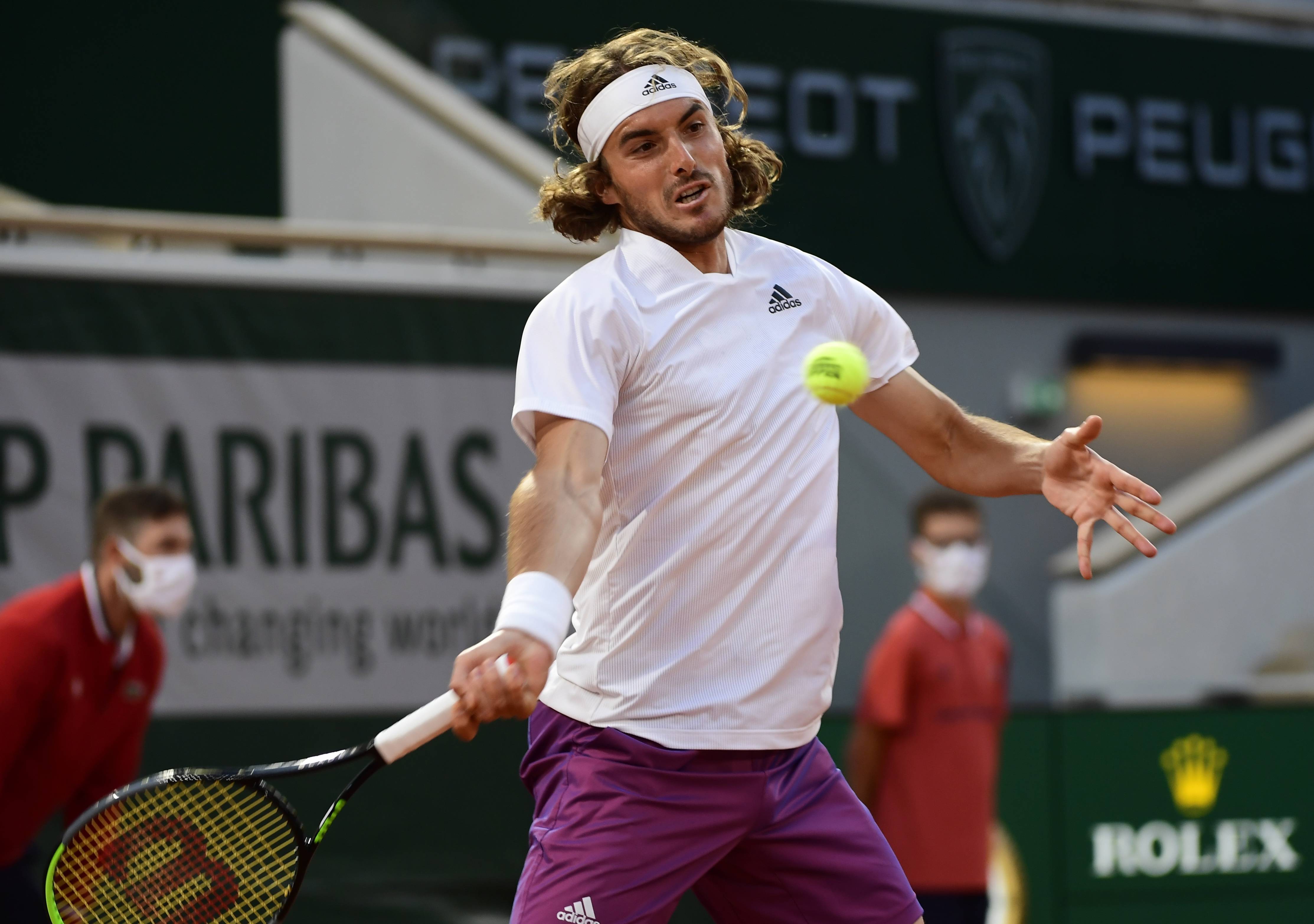 澳大利亚网球队鏖战世界网球队，西西帕斯送出助攻