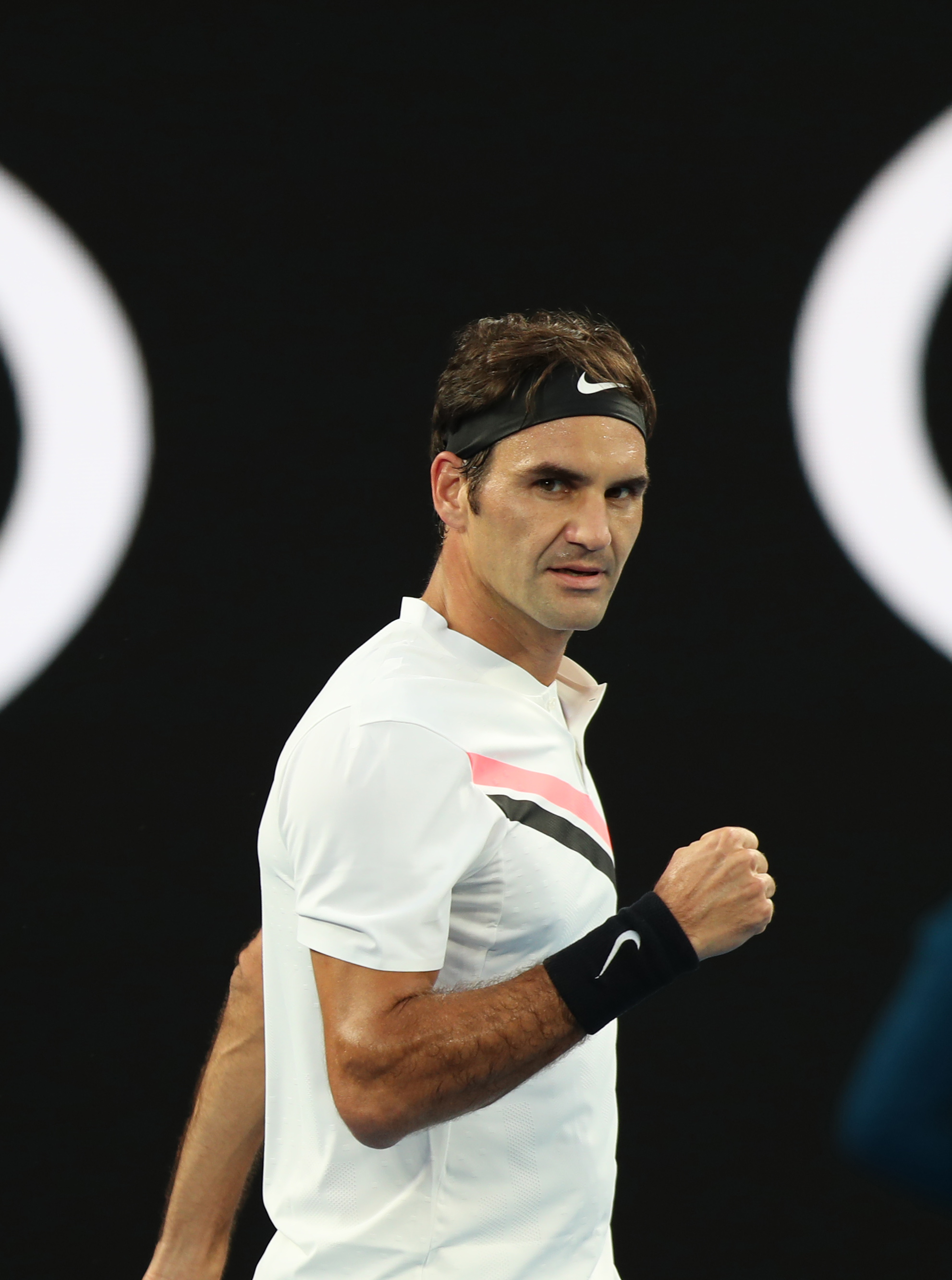 关于澳大利亚网球队翻盘西班牙网球队，费德勒完成帽子戏法的信息