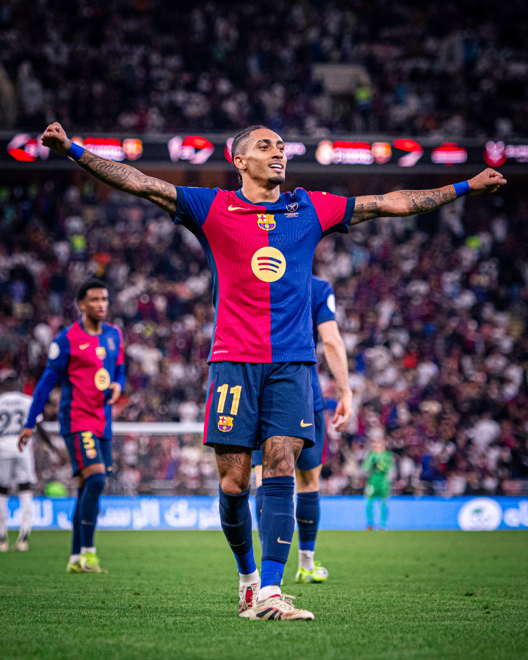 巴萨逆转巴黎,托雷斯送出助攻 巴萨逆转巴黎,托雷斯送出助攻