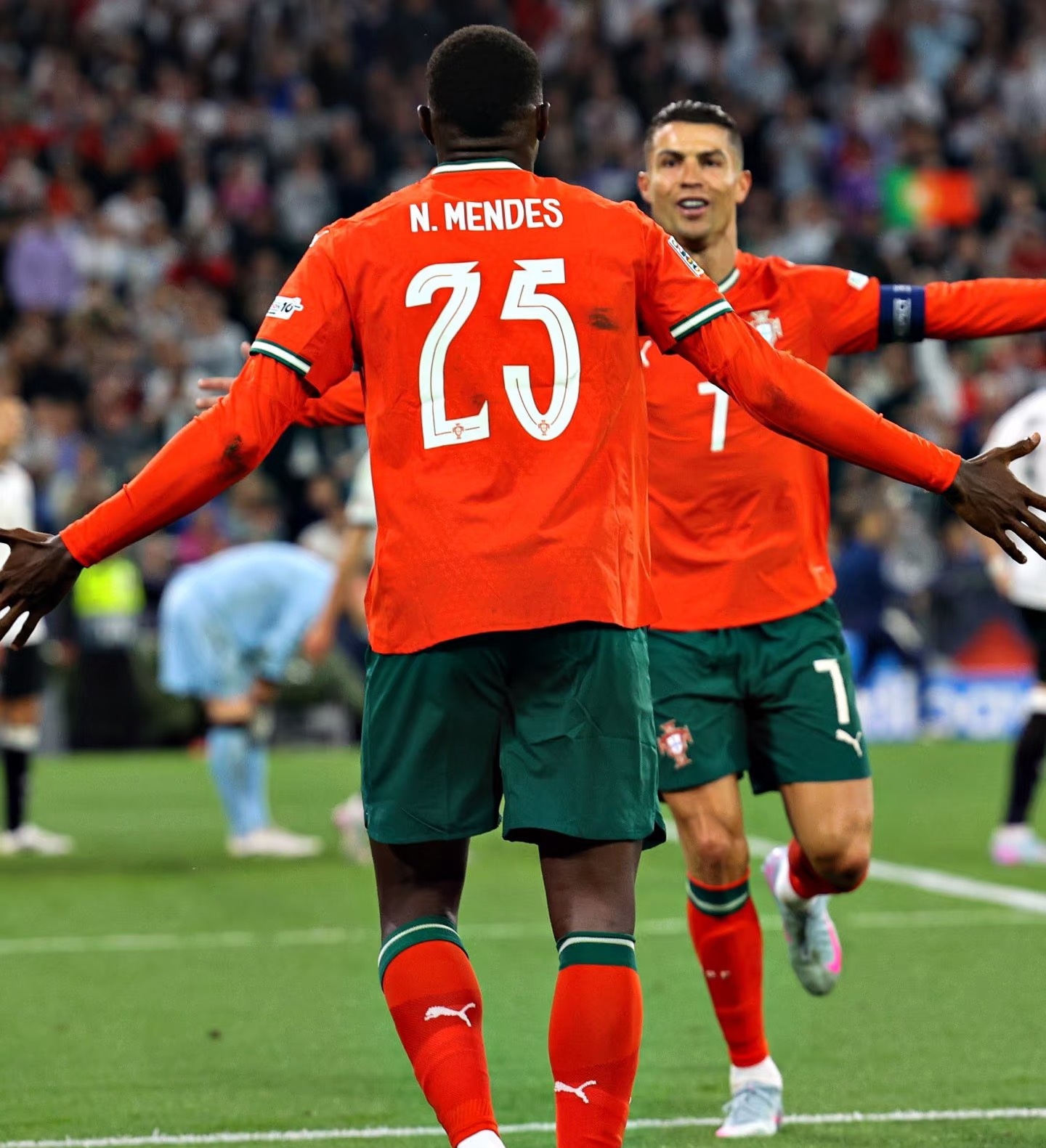 英格兰队力克葡萄牙队，马龙统治全场