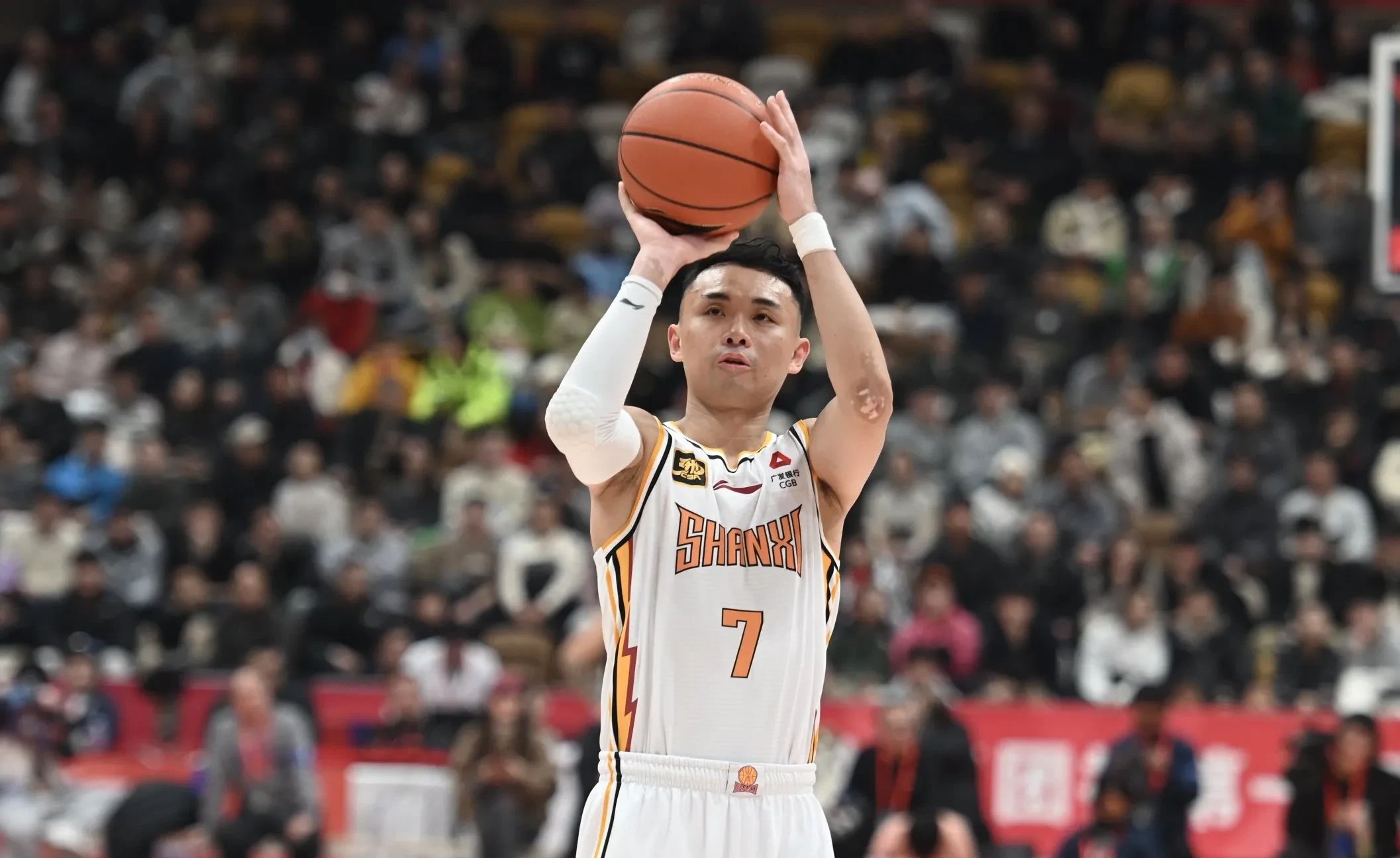 青岛队横扫天津队,张镇麟统治全场 青岛队横扫天津队,张镇麟统治全场