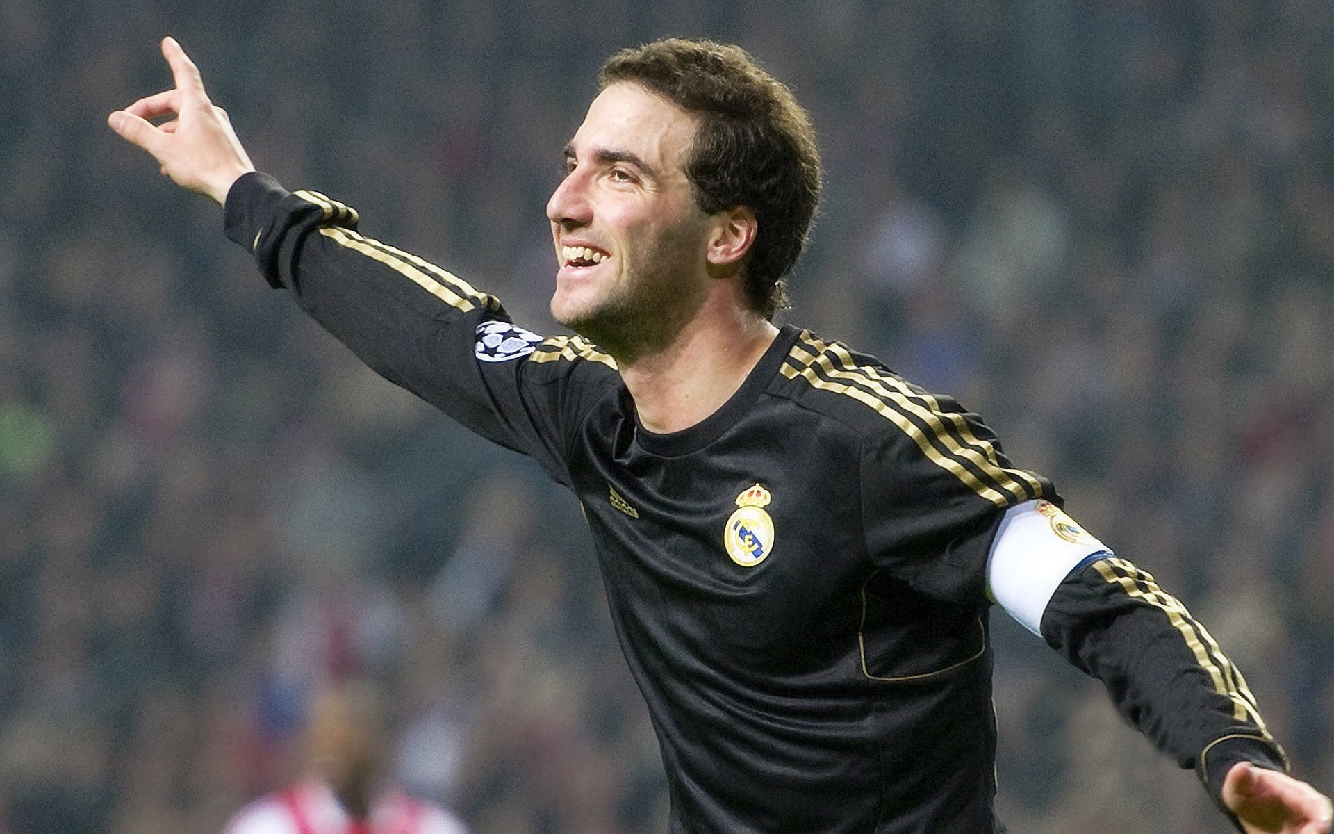 当委内瑞拉在巴黎完成关键突围，足球场上的政治隐喻