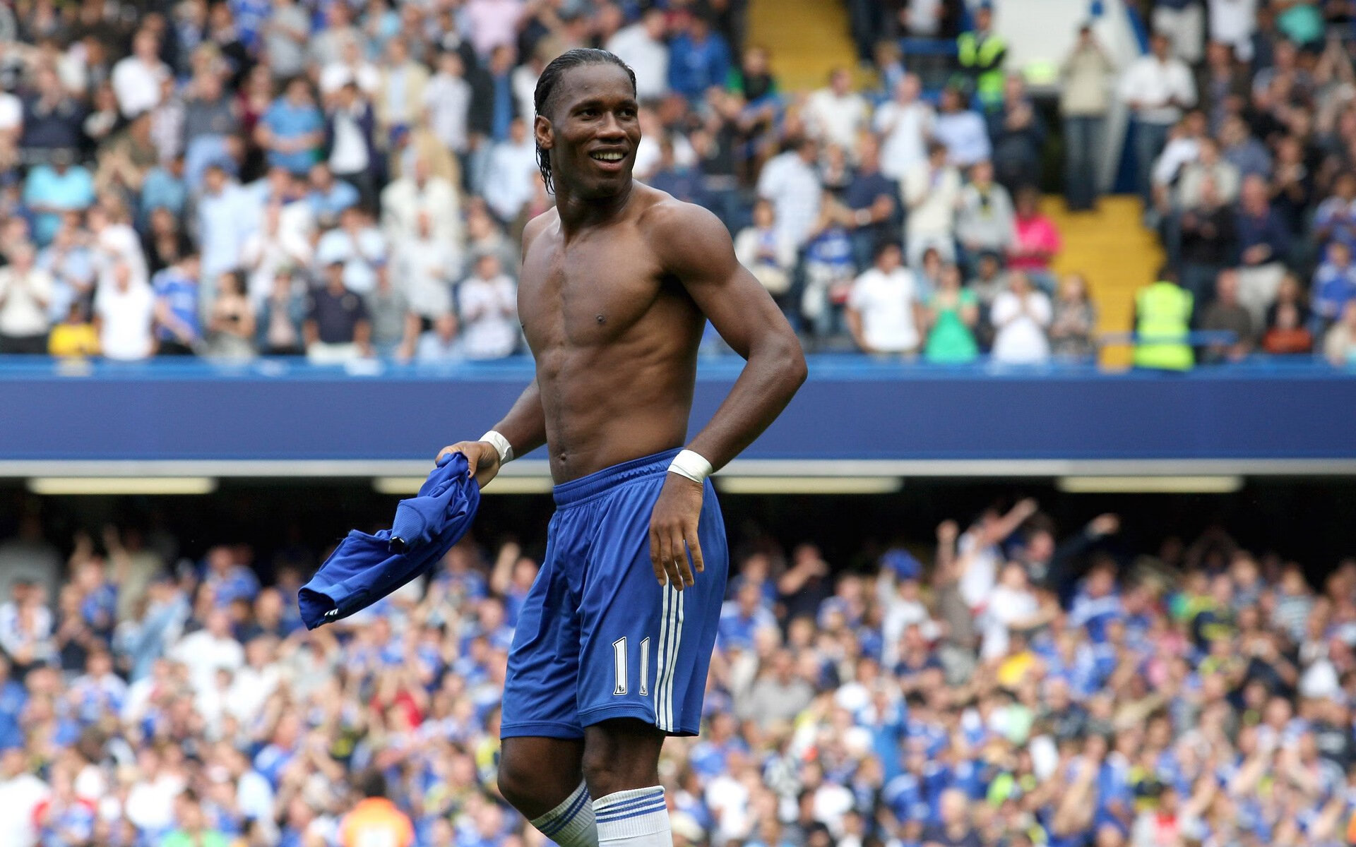 非洲雄狮怒吼！喀麦隆强行终结佛罗伦萨神话，阿克加冕关键先生